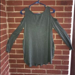 Very cute olive green piko top